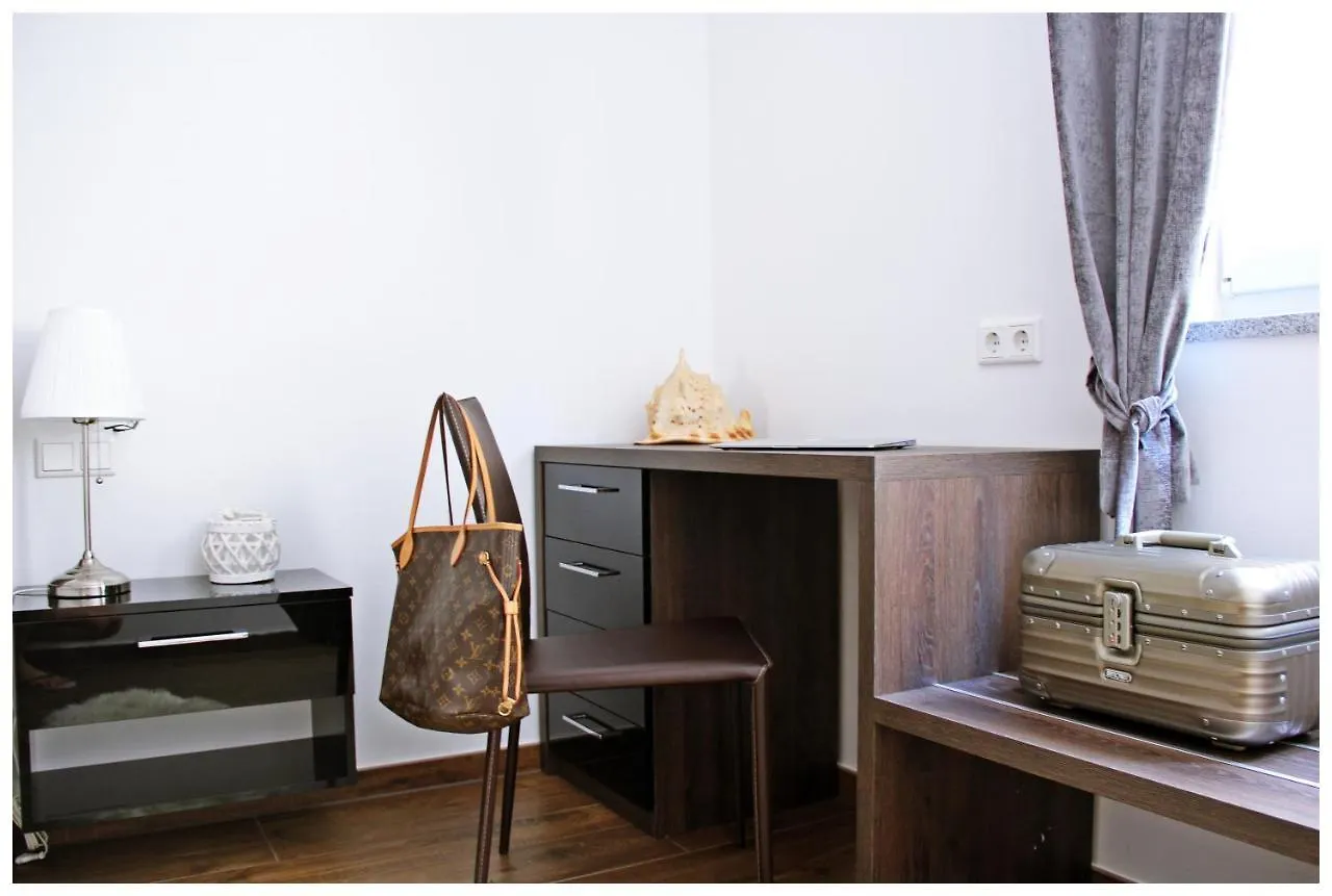 Lado Apartment Trogir 0*,